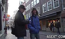 Старик соблазнил и трахнул любительскую шлюху в амстердамском районе красных фонарей