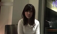Nézd, ahogy amatőr ázsiai ribancok seggbe basznak egy cenzúrázatlan házi videóban