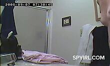 浴室里的老式女孩的业余间视频
