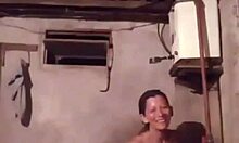 Video lucah amatur Lucia Beatriz Pealoza yang nakal dalam mandi untuk pasangan lelaki dia