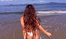 Португалска жена ужива у аматерском секс видеу на плажи